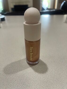 Rare Beauty Liquid Highlighter in Warm Bronze Glow Flaunt new